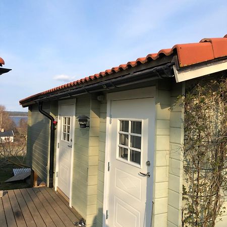 Two Small Guest Houses By Lake Rent Out As One Hjo Exteriér fotografie
