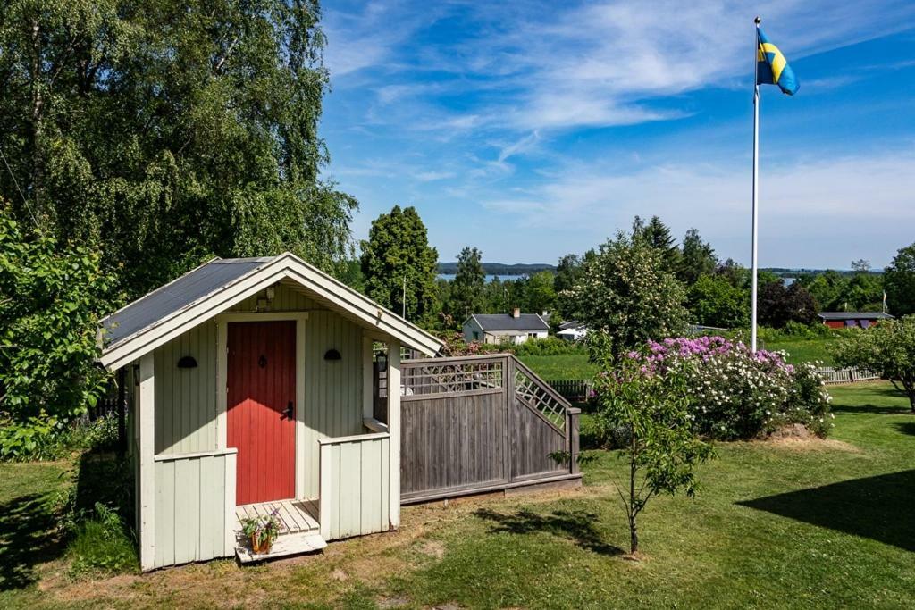 Two Small Guest Houses By Lake Rent Out As One Hjo Exteriér fotografie
